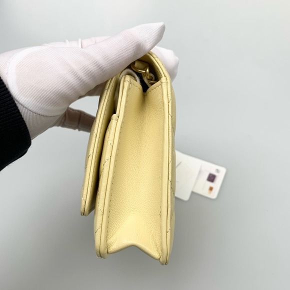 NIB Chanel 21C pearl crush wallet on chain WOC yellow - Picture 4 of 16